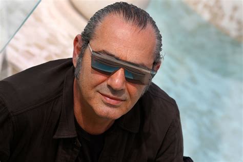 Luca Carboni .